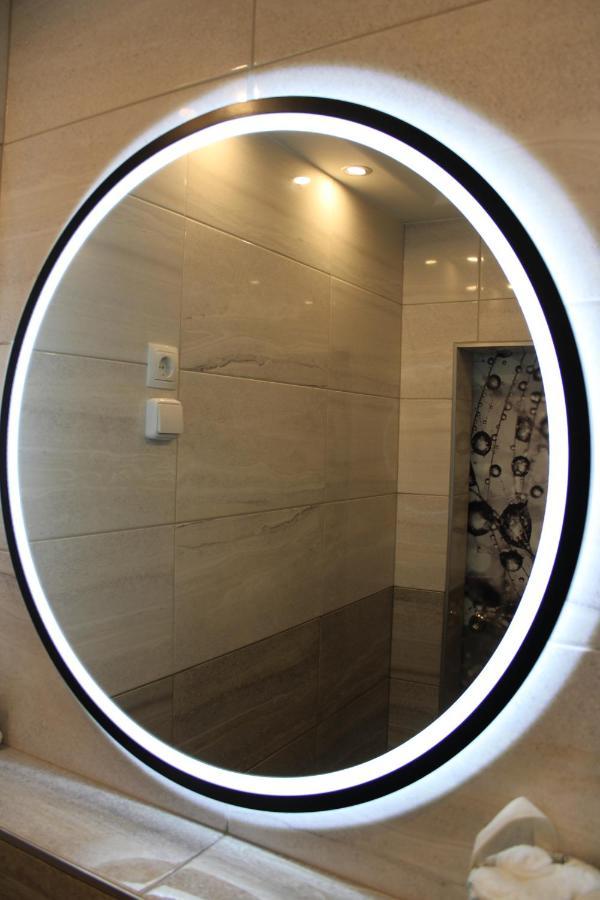Izzy Apartament Apartment Miskolc Bagian luar foto