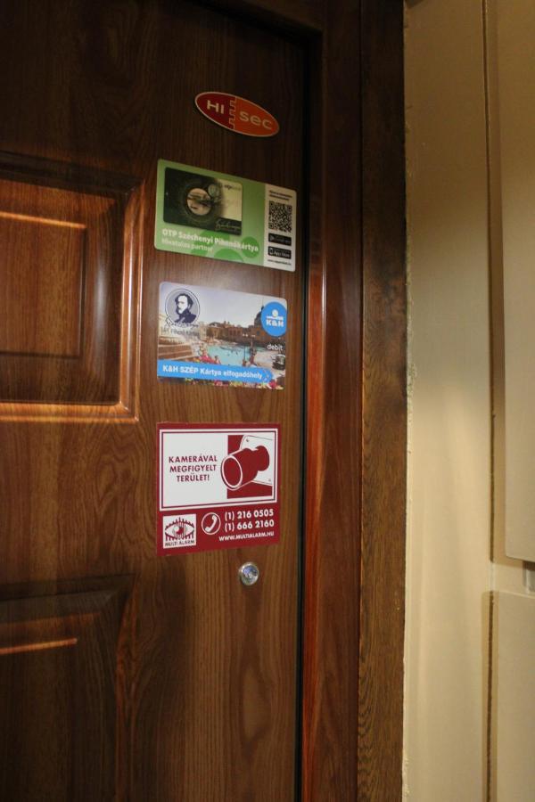 Izzy Apartament Apartment Miskolc Bagian luar foto