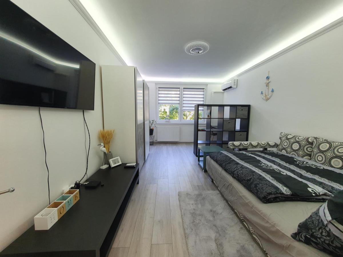 Izzy Apartament Apartment Miskolc Bagian luar foto