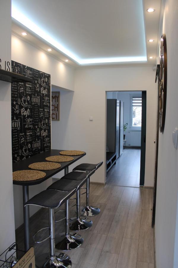 Izzy Apartament Apartment Miskolc Bagian luar foto