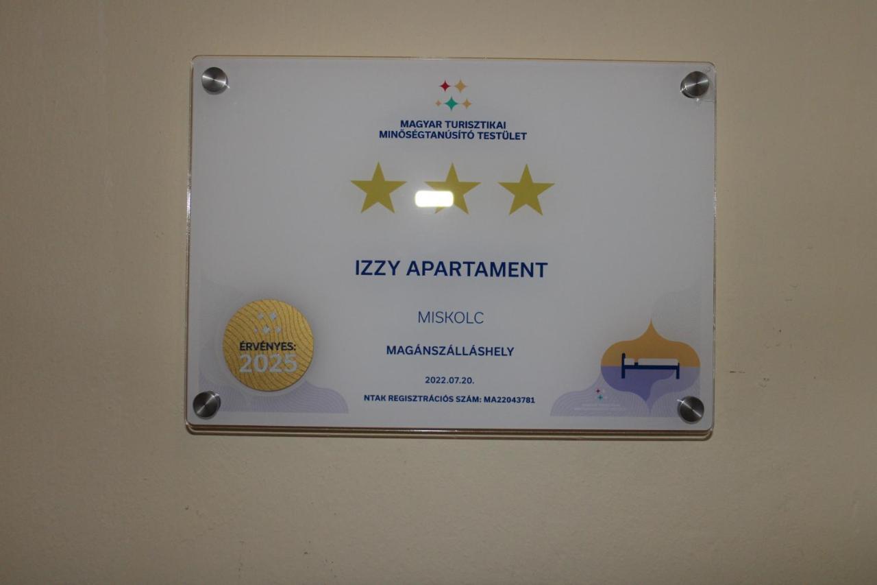 Izzy Apartament Apartment Miskolc Bagian luar foto